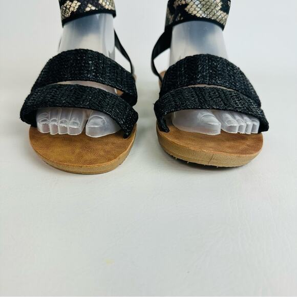 Mukluks Womens Ankle Strap Sandals Snake Skin Flats Black Shoes Size 10 - Picture 5 of 9